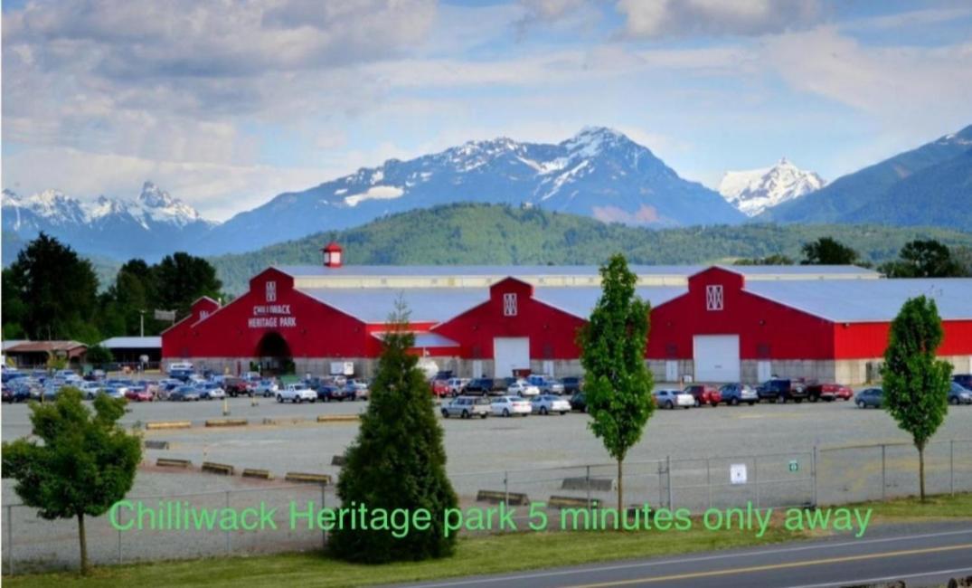 Private 2 Bedrooms Suite Near Hwy 1, Cultus Lake, Heritage Park, Fishing, Coliseum Chilliwack Værelse billede