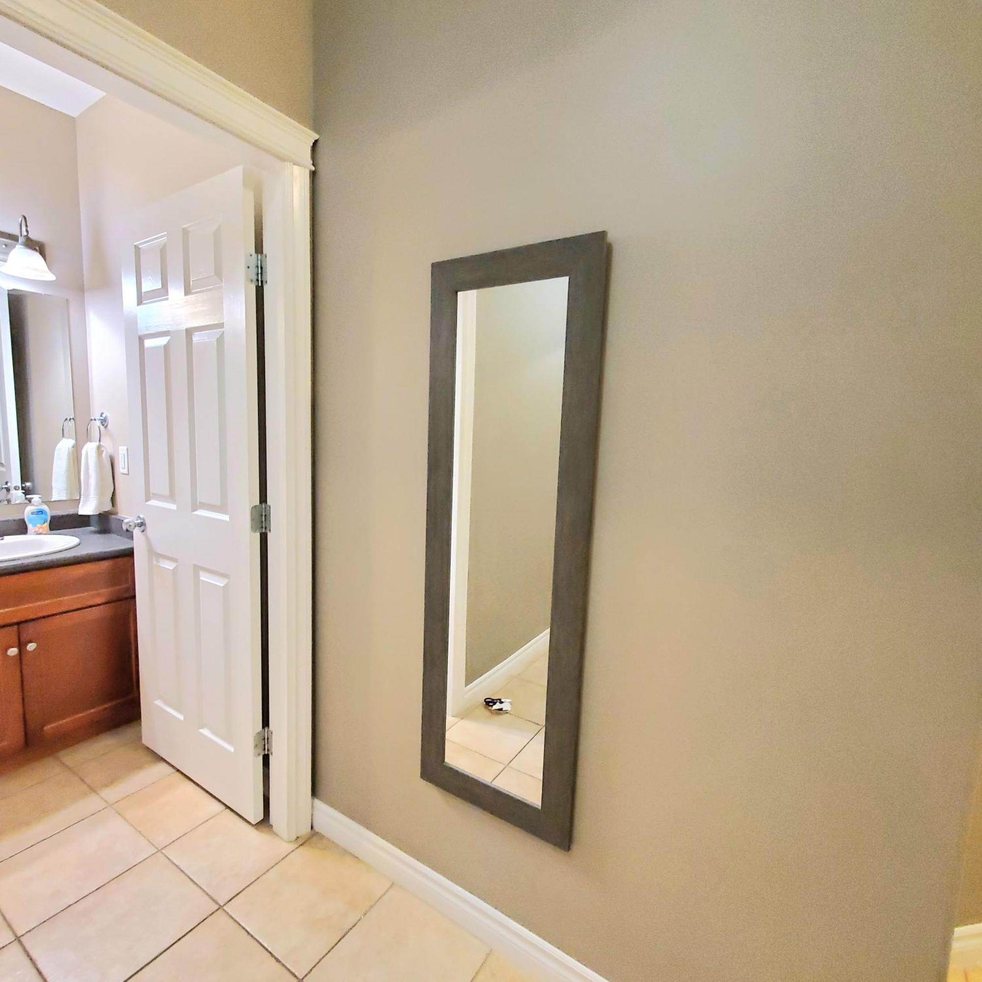 Private 2 Bedrooms Suite Near Hwy 1, Cultus Lake, Heritage Park, Fishing, Coliseum Chilliwack Værelse billede