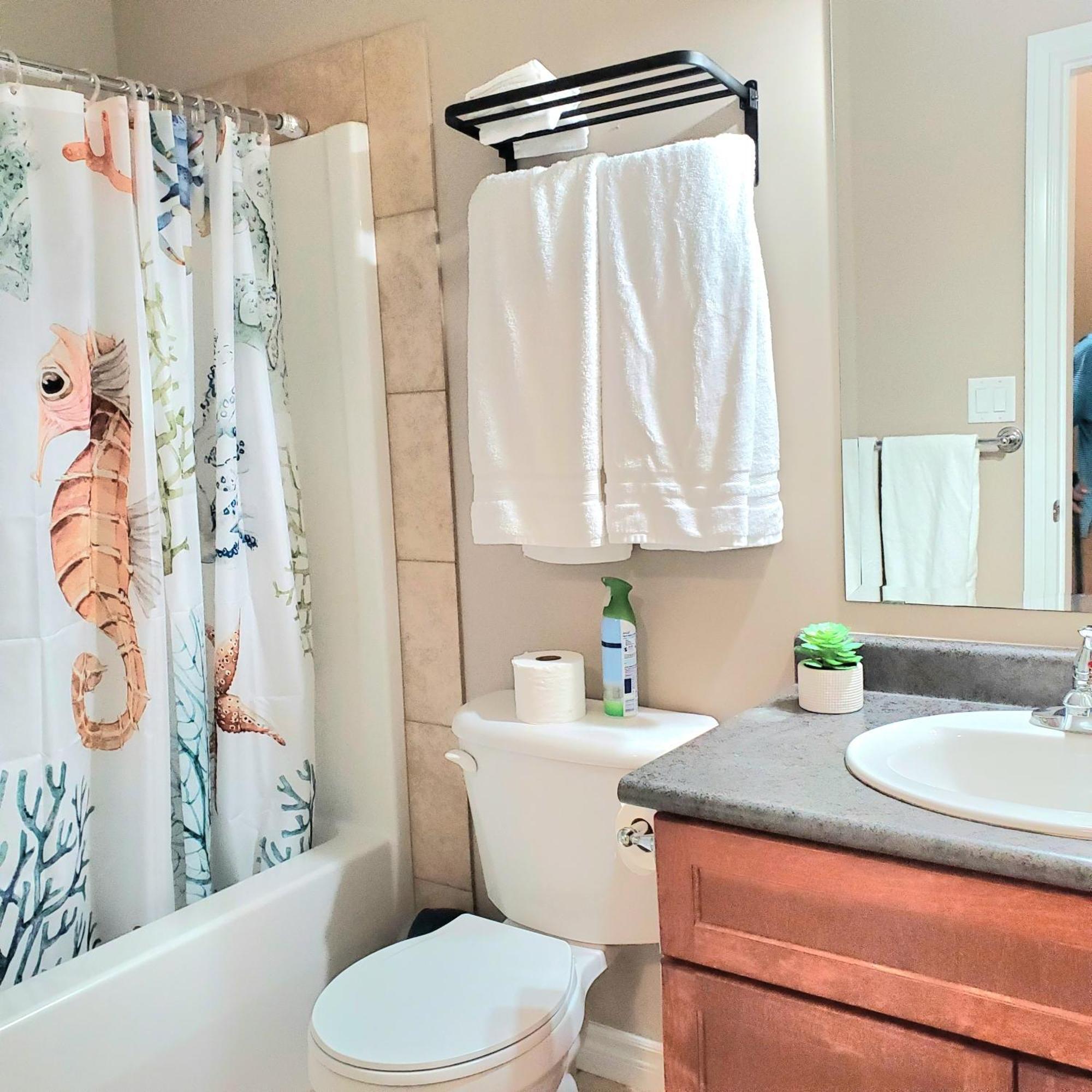 Private 2 Bedrooms Suite Near Hwy 1, Cultus Lake, Heritage Park, Fishing, Coliseum Chilliwack Eksteriør billede